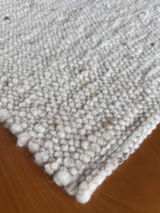 Teppichweberei Noswitz, Schafwollteppich Teppichgrundfarbe beige 147