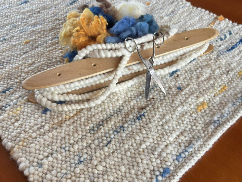 Schafwollteppich in Beige Braun hell (Karakulwolle) mit verlaufenden Noppen in bunt
