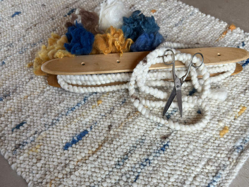 Schafwollteppich in Beige Braun hell (Karakulwolle) mit verlaufenden Noppen in bunt
