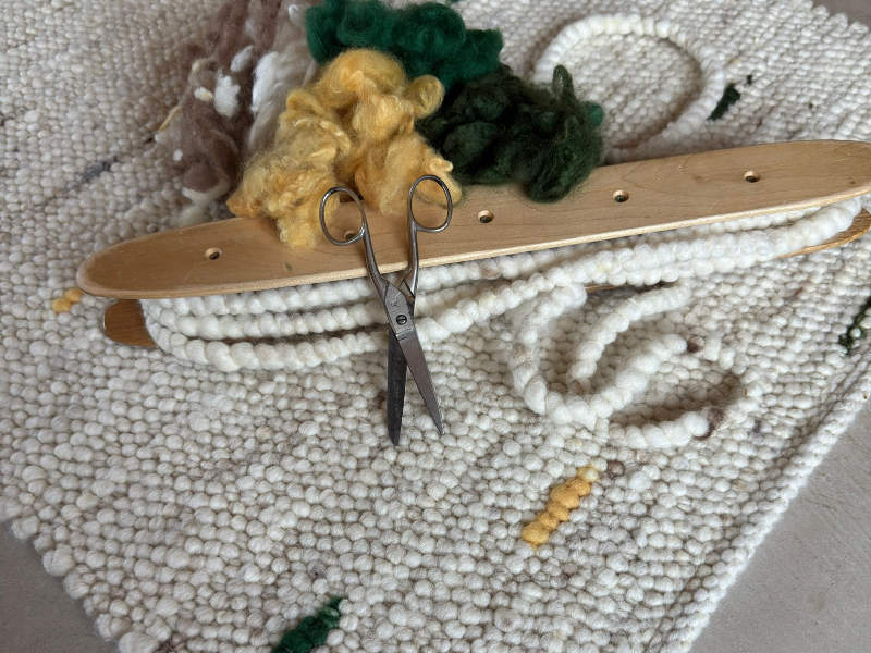 Schafwollteppich in Beige Braun hell (Karakulwolle)mit punktartigen Noppen in bunt
