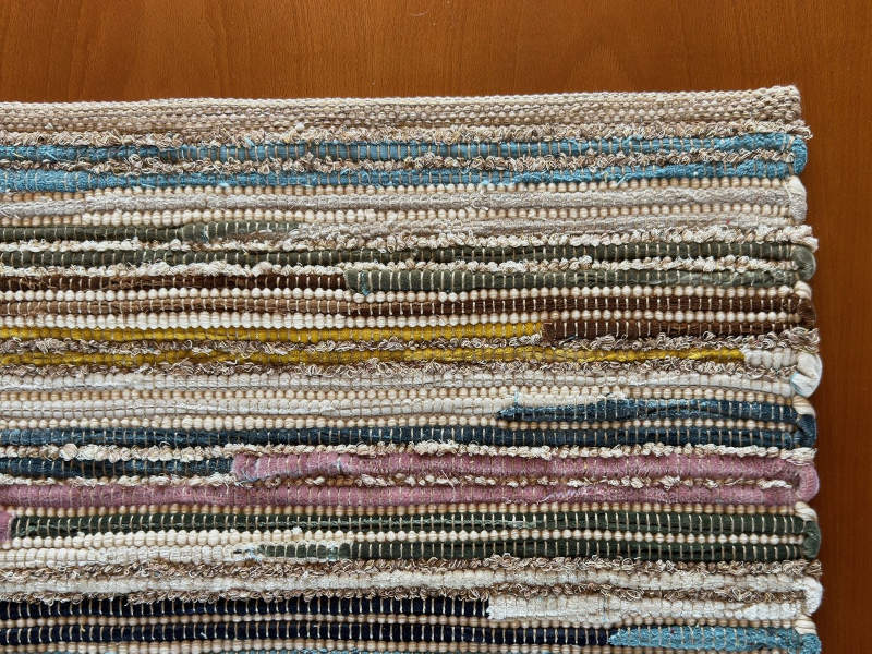 Fleckerlteppich fest verwebt mit Möbelstoffen und Baumwollkräusel