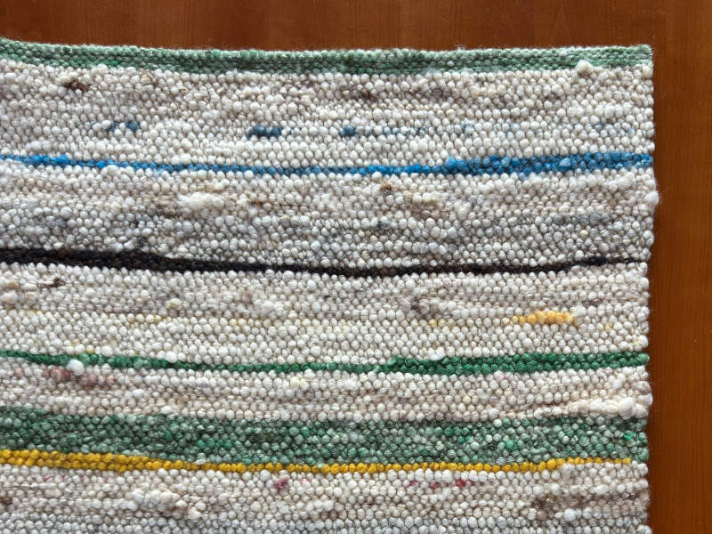 Schafwollteppich in Stil eines Fleckerlteppichs in breiten Streifen